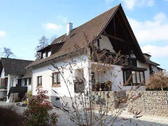 Mehrgenerationenhaus plus 2 separate Wohneinheiten mit Garten, Garage u. Stellplätzen