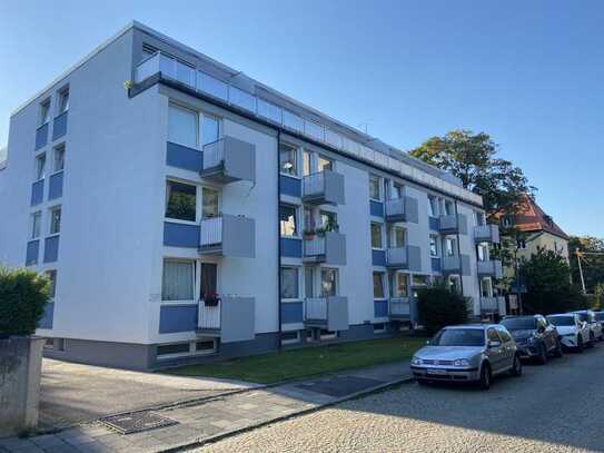 Eine voll möblierte Zweizimmerwohnung mit Einbauküche +Balkon in Laim