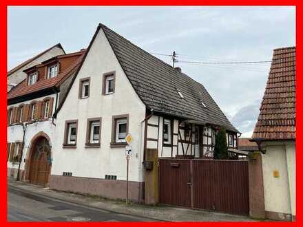 Fachwerkhaus mit großzügigem Grundstück in beschaulichem Weindorf