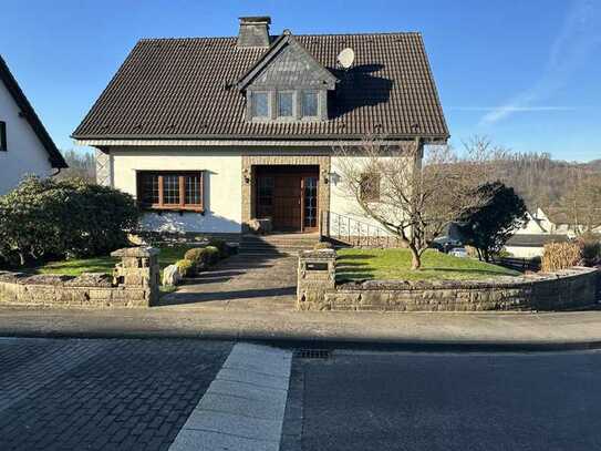Schickes und freistehendes Einfamilienhaus, mit Einliegerwohnung, in 51766 Engelskirchen