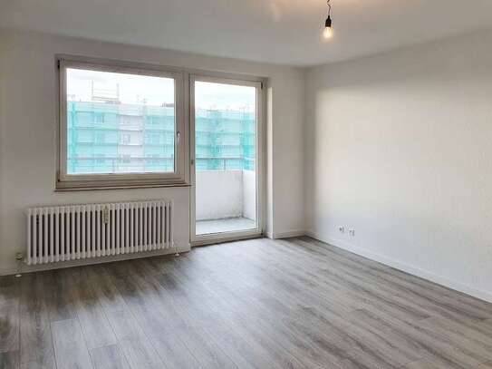 Helle 2 Zimmer Wohnung mit Balkon in Köln-Porz