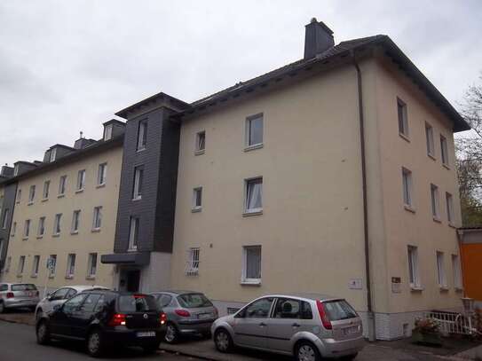 Parterre-Wohnung mit 3 Zimmern, Küche, Diele, Bad und großem Balkon in der südl. City