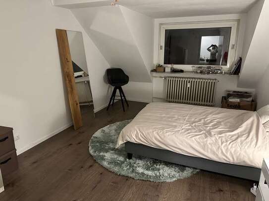 Frauen-WG ⚡️
Wohnung im Herzen von Düsseldorf, Mitbewohnerin gesucht.