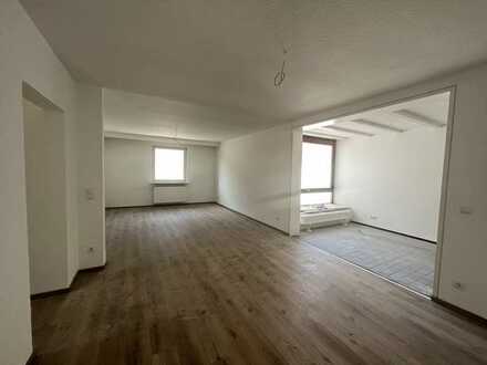 Renovierte 3-Zimmer Wohnung / 106 m² / Stellplatz im Hof