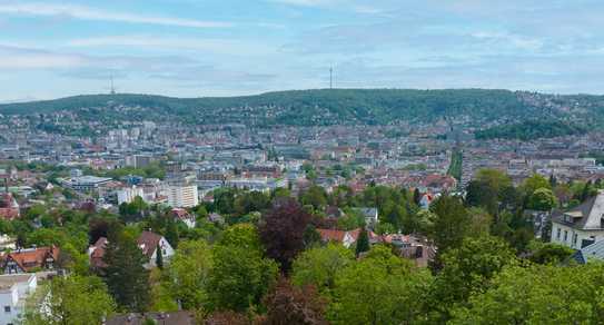 MODERNE STADTVILLA | AUSBAUPOTENZIAL | POOL | WEITLÄUFIGER, UNEINSEHBARER GARTEN - SECRET SALE