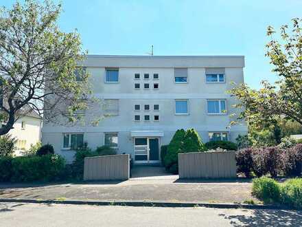 NW-Hambacher-Höhe: Modernisierte 3,5-Zimmer-Wohnung im Erdgeschoss mit Balkon und Garage