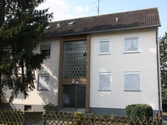 Schöne Wohnung mit Balkon u Einbauküche