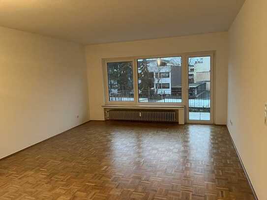 Gepflegte 2-Zimmer Wohnung mit Parkettboden und Blick in den Garten in der Stadtmitte von Langenfeld