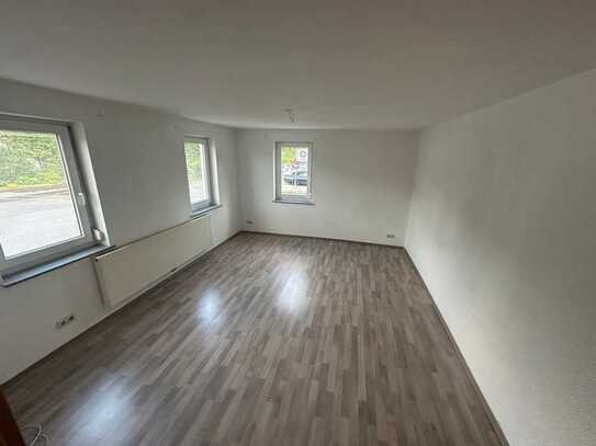 große Helle 3 Zimmer Wohnung mit großer Terasse