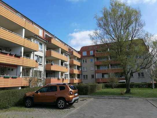 Helle großzügige Wohnung mit Küche im Dachgeschoss