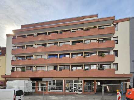 Mit dem Lift bis vor die Wohnungstür! Etagenwohnung mit großer Loggia und TG-Stellplatz