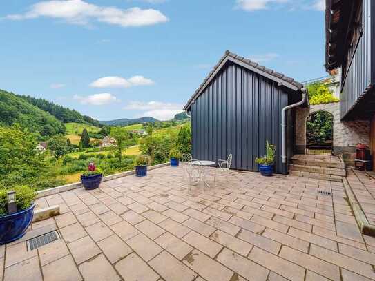 Modernisiertes großzügiges Landhaus mit Sauna und Panoramablick