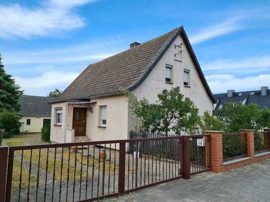 Einfamilienhaus in Feldrandlage mit Garage und großem Grundstück