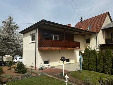 Gepflegtes, geräumiges Zweifamilienhaus mit Garten in Bechhofen