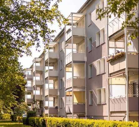 Tolle Wohnung mit drei Zimmern & Stellplatz und schönem Balkon in Forst