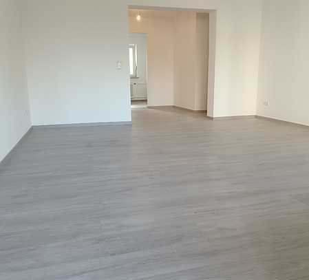 Erstbezug nach Modernisierung: 3-Zimmer-Wohnung mit Balkon & Stellplatz in ruhiger Lage - 85m²