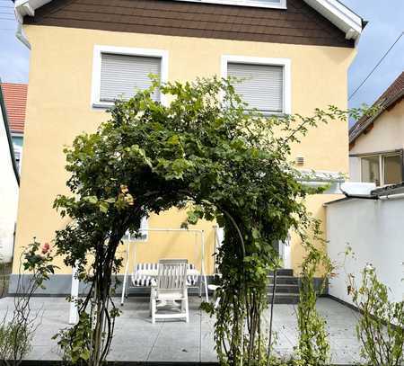 Raum zum Leben ! Freistehendes Einfamilienhaus mit großzügigen Garten in HD Kirchheim