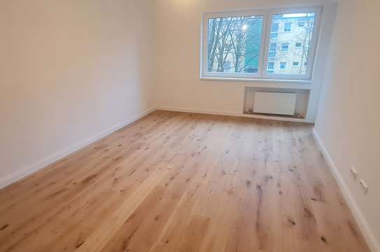 Exklusive, sanierte 2-Zimmer-Wohnung mit geh. Innenausstattung mit Balkon