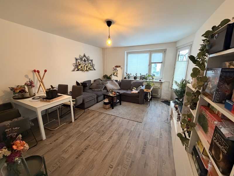 Gepflegte, gemütliche 2-Zimmer-Wohnung mit Balkon-Loggia in Hamburg-Marienthal, Hochparterre