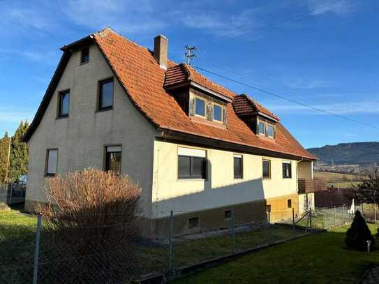 Zweifamilienhaus bietet viel Potential in sonniger Aussichtslage am Fuße des Lembergs