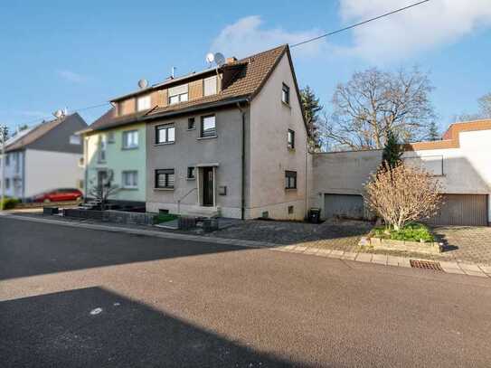 Doppelhaushälfte in Waldrandlage von Völklingen-Heidstock mit Garten und Garage