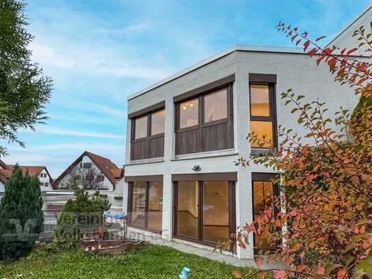 MODERNE TERRASSENWOHNUNG MIT GARTEN - DACHTERRASSE UND TG-STELLPLATZ!