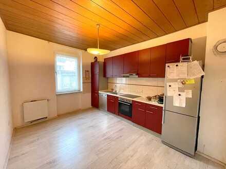 Erdgeschosswohnung mit Tageslichtbad und Einbauküche