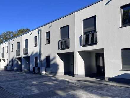 * Maisonettewohnung mit Reihenhauscharakter * Erstbezug * Terrasse * 2 PKW-Stellplätze * 2 Bäder