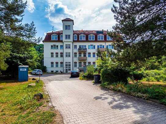 Idyllisch gelegene Singlewohnung mit großer Terrasse und Zugang zum Garten.