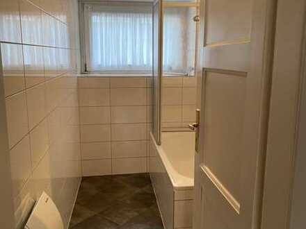 Wohnen in Vohwinkel. 3 Zi.-Whg. mit Küche, Diele & modernes Wannenbad m. Fenster.