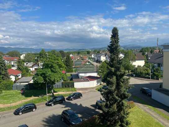 3-Zimmer-Wohnung mit Panoramablick ( Bezugsfrei )