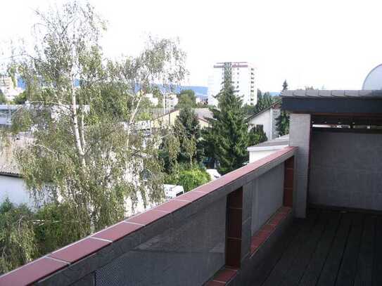 2-Zimmer Mansardenwohnung mit schönem Balkon