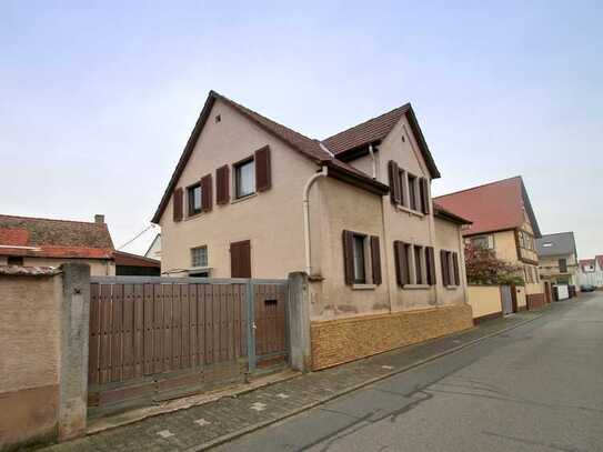 Solides Einfamilienhaus mit Halle und Innenhof in Riedstadt / Crumstadt