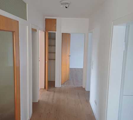 Sanierte 3 bis 4-Zimmer-Wohnung zur Miete in 37083 Göttingen