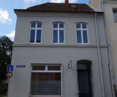 Mehrfamilienhaus mit Büroeinheit im Zentrum der Hansestadt Wismar mit freier Eigentümerwohnung!