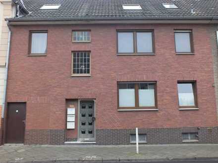 Drei-Parteienhaus in ruhiger Wohnlage von Giesenkirchen