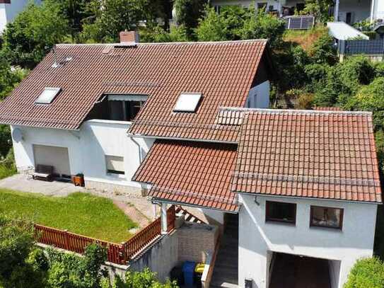 Einfamilienhaus mit Garage und Garten