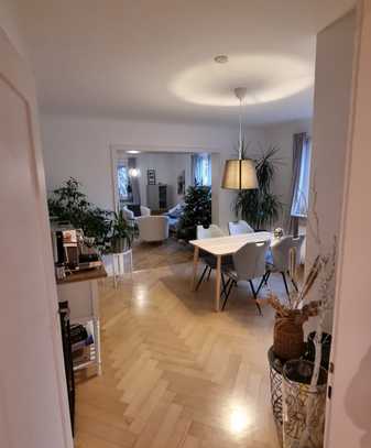 Schöne 5-Zimmer-Hochparterre-Wohnung mit gehobener Innenausstattung mit Balkon und EBK in Nürtingen