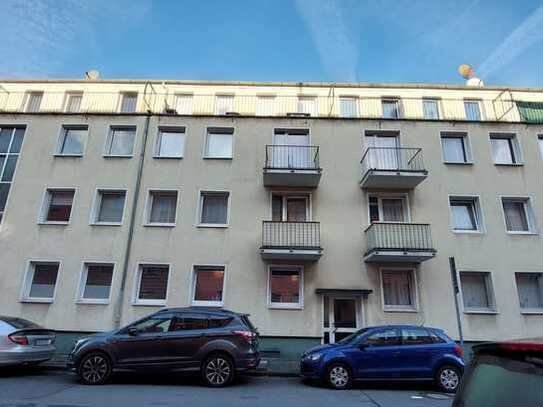 2 Zimmerwohnung mit Balkon in Krefeld-Stadtmitte zum Renovieren