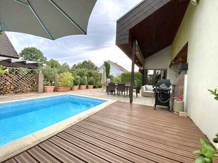 Mehrfamilienhaus (4 Parteien) mit Pool und hübschem Garten sucht Familie oder Investor.