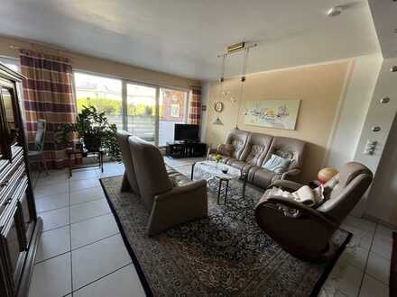 Neuwertige 3,5-Raum-Wohnung mit Balkon, Einbauküche und Garage in Oberhausen-Klosterhardt