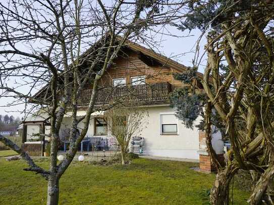 Freundliches Zweifamilienhaus in ruhiger Lage in Metten