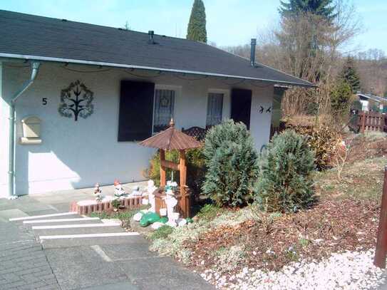 Schöne 3-Zimmer-Wohnung in freistehendem kleinem Haus in Oberlahr-Bürdenbach