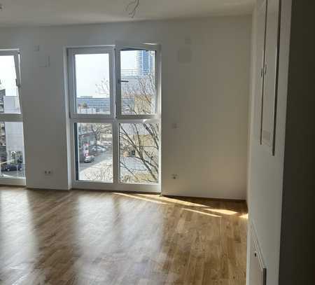 ERSTBEZUG	 Helle und geräumige 1-Zi. Wohnung * mit Einbauküche *provisionsfrei/ KFW 55 (Niedrigenerg