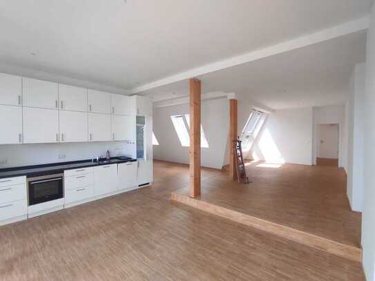 Exklusives Penthouse im Winsviertel / Lift / Terrasse / hohe Räume / Sofortbezug