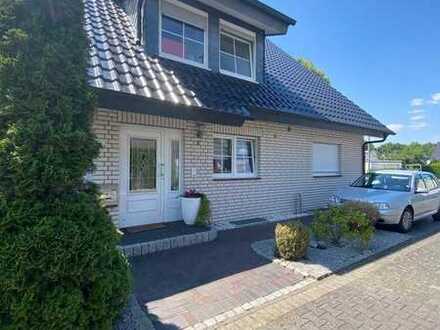 Attraktives Zweifamilienhaus mit Einliegerwohnung in Bielefeld- Sennestadt zu verkaufen !