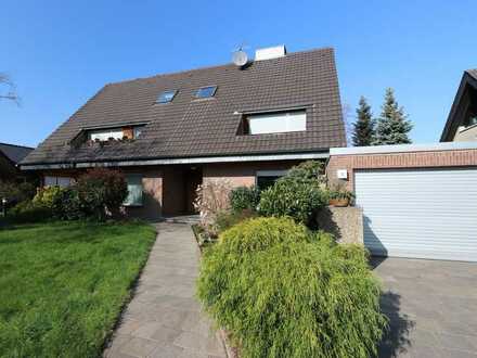 + Vorst + Mehrfamilienhaus + ca. 917 m² Grundstück + ca. 336 m² Wohnfläche + teilweise vermietet +