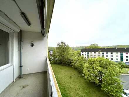Renovierungsbedürftig, aber voller Potential: 3-Zimmer-Wohnung mit Balkon