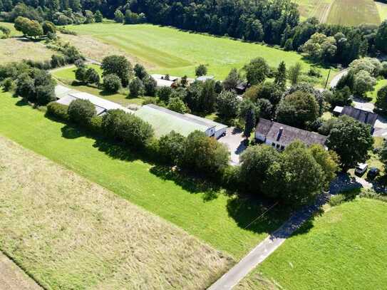 NATURPARADIES MIT WEITBLICK – WOHNEN IN ALLEINLAGE MIT ENORMEM POTENZIAL