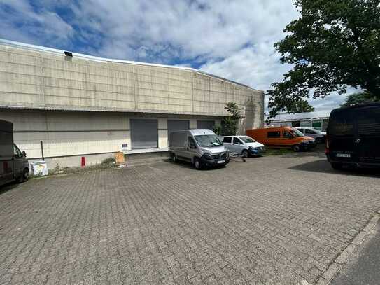 Großzügige Lagerhalle mit 8m Deckenhöhe in Mühlheim am Main zu vermieten